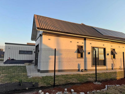 FAIRVIEW ESTATE 4 BEDROOMED HOUSE TO RENT