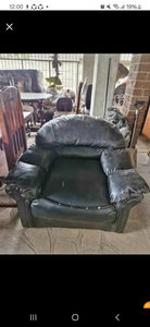 QUICK SALE_ 1 SEATER SOFA BON̈DED LEATHER